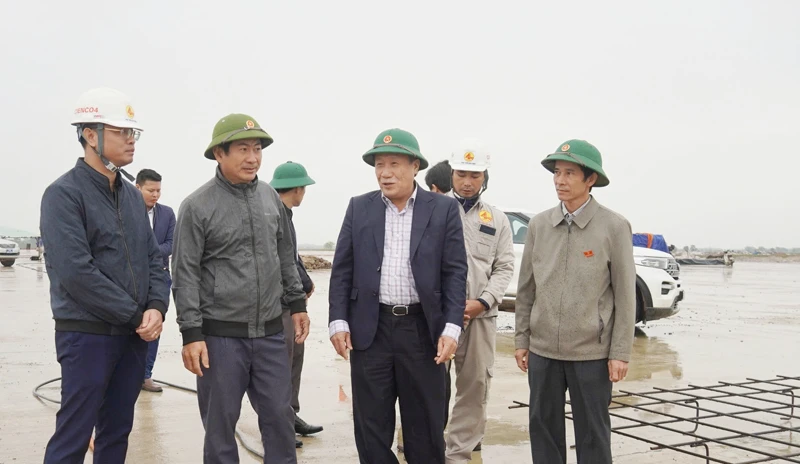 Đồng chí Hà Sỹ Đồng kiểm tra công tác giải phóng mặt bằng Dự án Cảng hàng không Quảng Trị.