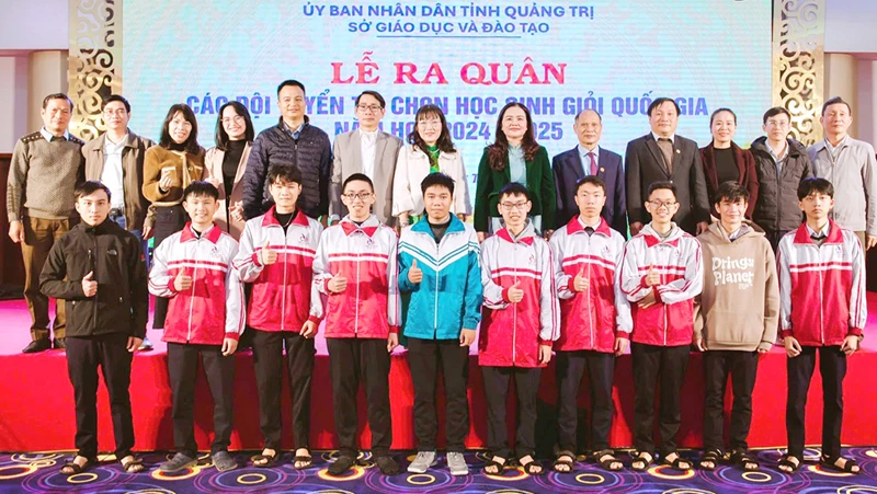 100% học sinh đội tuyển môn Tin học đạt giải tại Kỳ thi học sinh giỏi quốc gia năm học 2024-2025 .