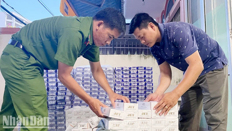 Đội Chống buôn lậu, Phòng Cảnh sát điều tra tội phạm về tham nhũng, kinh tế, buôn lậu, Công an tỉnh Kiên Giang bắt vụ vận chuyển thuốc lá lậu. 