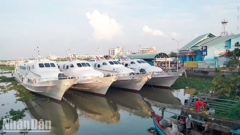 Tàu, phà ra các đảo ở Kiên Giang tạm ngưng hoạt động do thời tiết xấu.