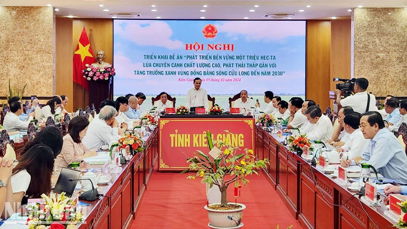 Phó Thủ tướng Chính phủ Trần Lưu Quang phát biểu chỉ đạo tại hội nghị. 