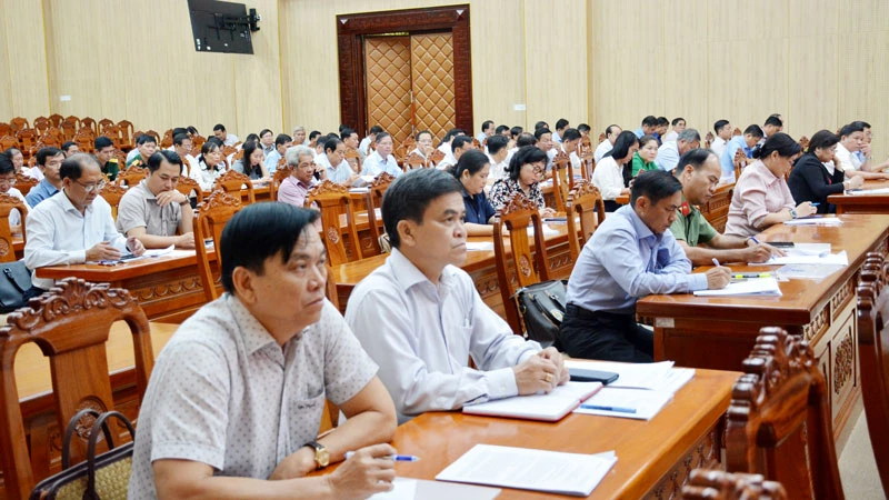Đại biểu dự Hội nghị tổng kết 15 năm thực hiện Điều lệ Đảng và 5 năm công tác xây dựng Đảng.