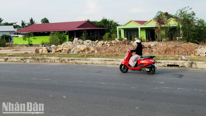Các căn nhà ông Lý Thanh Giàu xây dựng trên phần đất bao chiếm của vợ chồng ông Trần Quốc Tuấn và bà Nguyễn Thị Mỹ Lệ.
