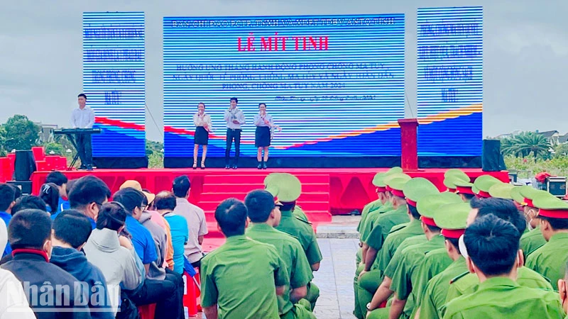 Quang cảnh lễ mít-tinh.
