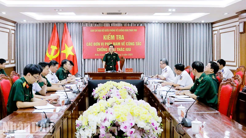 Quang cảnh buổi làm việc tại Sở Chỉ huy liên hợp chống khai thác IUU, tại Bộ Tư lệnh Vùng Cảnh sát biển 4, thành phố Phú Quốc, tỉnh Kiên Giang.
