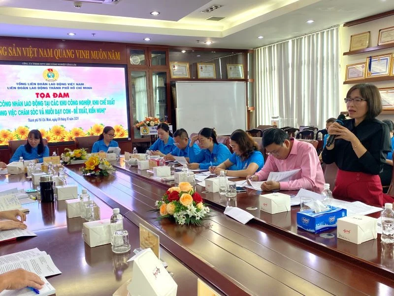 Công đoàn cơ sở tại doanh nghiệp chia sẻ tại Tọa đàm Thực trạng nhà trẻ mẫu giáo và chính sách hỗ trợ công nhân trong chăm sóc và nuôi dạy con. (Ảnh: QUÝ HIỀN)