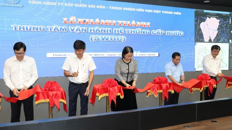 Tổng công ty Cấp nước Sài Gòn - Trách nhiệm hữu hạn một thành viên khánh thành, đưa vào sử dụng Trung tâm Vận hành hệ thống cấp nước (Ảnh: QUÝ HIỀN)