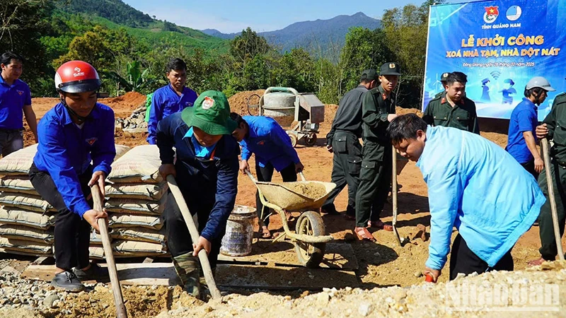 Tuổi trẻ Quảng Nam ra quân hưởng ứng phong trào thi đua xóa nhà tạm, nhà dột nát trên địa bàn tỉnh.
