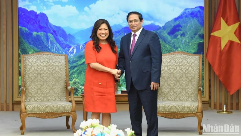 Thủ tướng Phạm Minh Chính tiếp Bộ trưởng Phát triển kinh tế, Thương mại quốc tế và Xúc tiến xuất khẩu Canada Mary Ng. (Ảnh: Trần Hải)