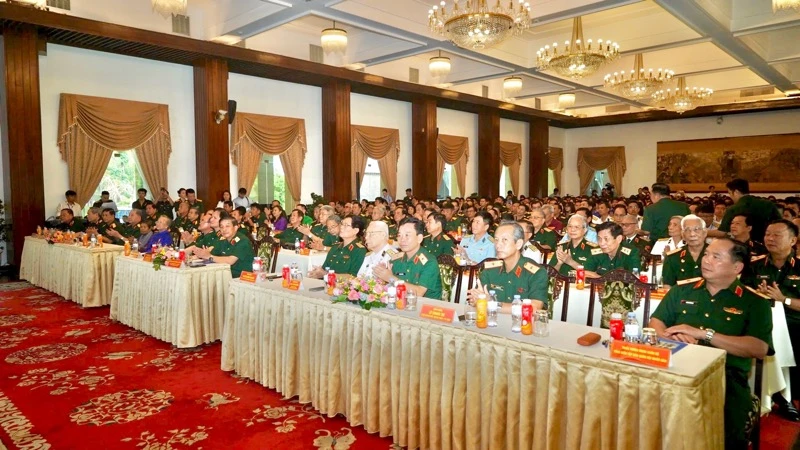 Quang cảnh buổi gặp mặt "50 năm toàn thắng về ta". (Ảnh THẾ ANH)