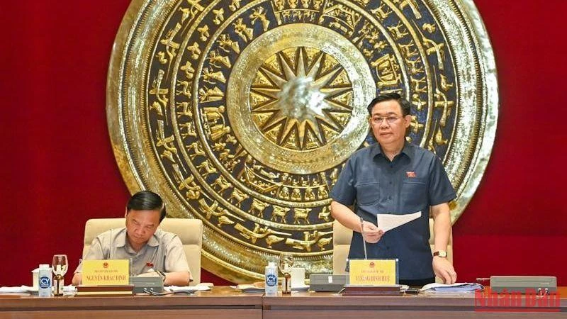 Chủ tịch Quốc hội Vương Đình Huệ phát biểu kết luận buổi làm việc với Viện Nghiên cứu lập pháp. (Ảnh Duy Linh)