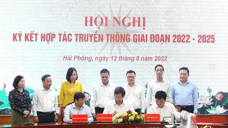 Ký kết hợp tác truyền thông giữa thành phố Hải Phòng với Báo Nhân Dân và Thông tấn xã Việt Nam. (Ảnh: Thành Đạt)