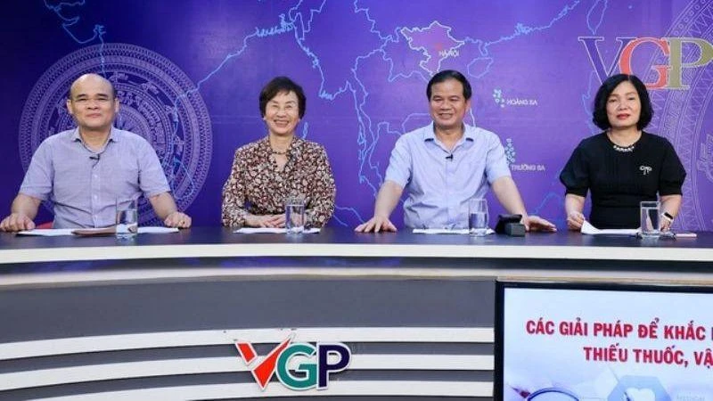 Các khách mời tại tọa đàm.