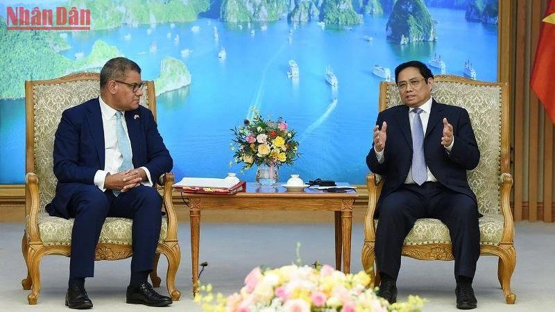 Thủ tướng Phạm Minh Chính tiếp ông Alok Kumar Sharma, Bộ trưởng Chính phủ Anh, Chủ tịch COP26.