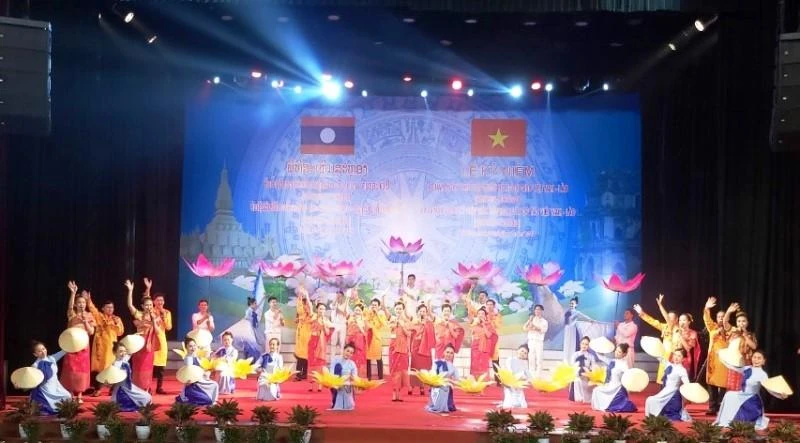 Lễ kỷ niệm 60 năm Ngày thiết lập quan hệ ngoại giao Việt Nam-Lào được tỉnh Hà Tĩnh tổ chức trang trọng, ấm tình đoàn kết.