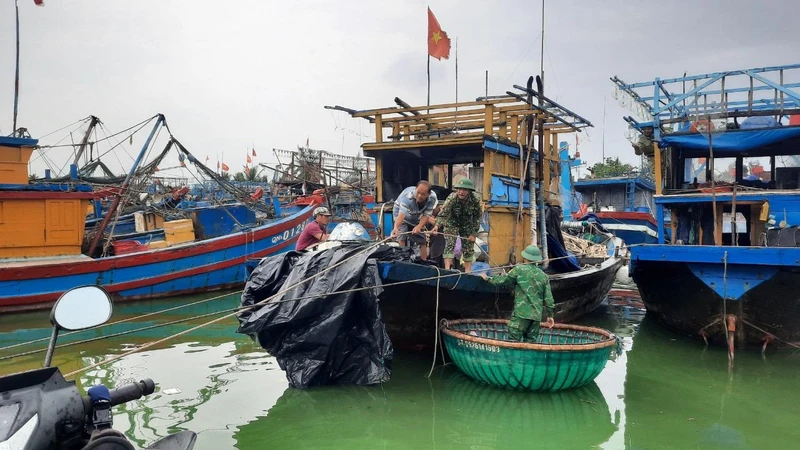 Huy động hơn 1.000 cán bộ, chiến sĩ biên phòng giúp dân tránh bão số 4