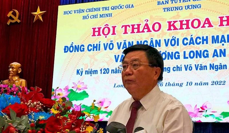 Đồng chí Nguyễn Xuân Thắng, Ủy viên Bộ Chính trị, Giám đốc Học viện Chính trị Quốc gia Hồ Chí Minh, Chủ tịch Hội đồng Lý luận Trung ương, phát biểu đề dẫn hội thảo. 