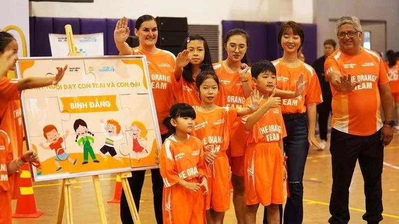 Các hoạt động tại Lễ hội bóng đá “Cúp Cam Đoàn kết”.