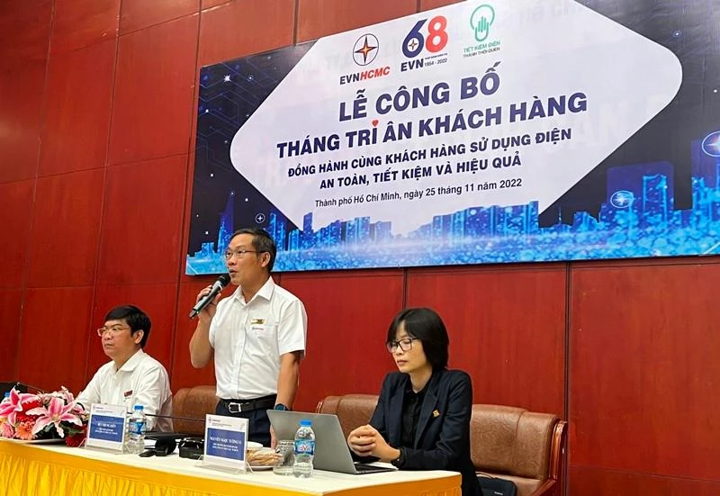 Lãnh đạo ngành điện Thành phố Hồ Chí Minh thông tin về chương trình tri ân khách hàng.