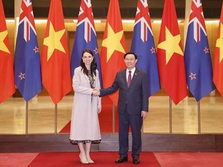 Chủ tịch Quốc hội Vương Đình Huệ đón Thủ tướng New Zealand Jacinda Ardern ngày 14/11/2022. (Ảnh: Doãn Tấn/TTXVN)