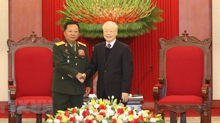 Tổng Bí thư Nguyễn Phú Trọng tiếp Đại tướng Chansamon Chanylath - Ủy viên Bộ Chính trị, Phó Thủ tướng, Bộ trưởng Bộ Quốc phòng Lào tại Trụ sở Trung ương Đảng, chiều 7/12/2022. (Ảnh: Trí Dũng/TTXVN)