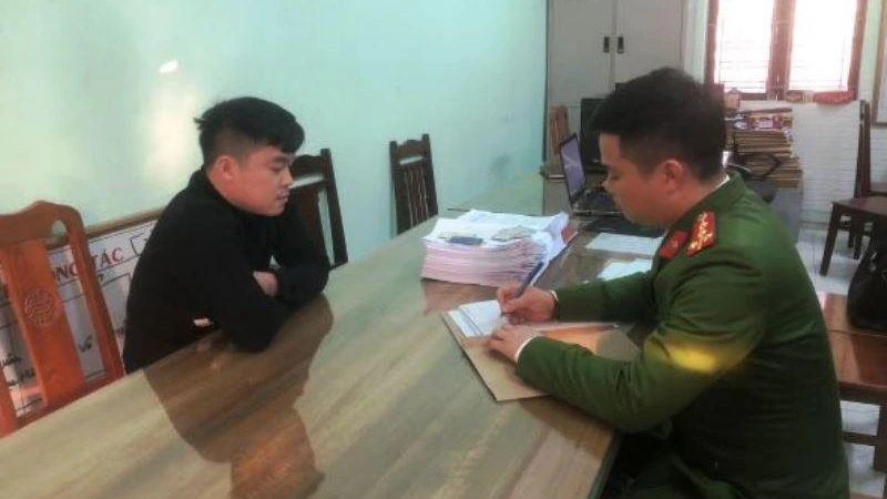 Công an tỉnh Hưng Yên bắt đối tượng trong đường dây cá độ bóng đá và cho vay nặng lãi ở tỉnh Hưng Yên.