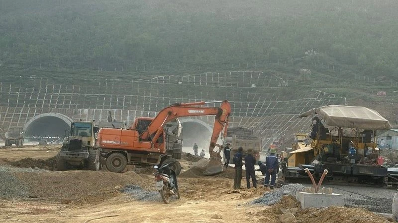 Thi công cao tốc bắc-nam đoạn Mai Sơn-Quốc lộ 45.