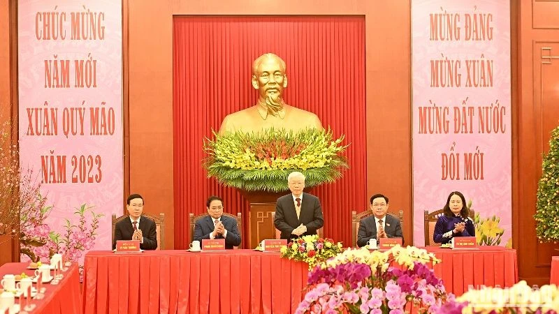 Tổng Bí thư Nguyễn Phú Trọng cùng các đồng chí lãnh đạo Đảng, Nhà nước dự chúc Tết. (Ảnh: ĐĂNG KHOA) 