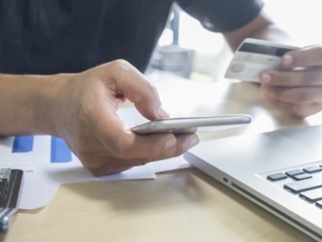 Bộ Tài chính sẽ tổ chức công bố (số điện thoại, email) để tiếp nhận thông tin phản ảnh của người dân và doanh nghiệp về các sản phẩm bảo hiểm biến tướng. (Ảnh minh họa/Nguồn: TTXVN)