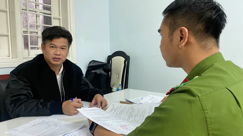 Đối tượng Đào Nguyên Nghị tại cơ quan điều tra. (Ảnh: Công an cung cấp)