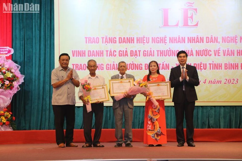 Tỉnh Bình Định có 3 cá nhân được Chủ tịch nước phong tặng danh hiệu vinh dự Nhà nước Nghệ nhân nhân dân trong đợt xét tặng danh hiệu nghệ nhân lần thứ III.