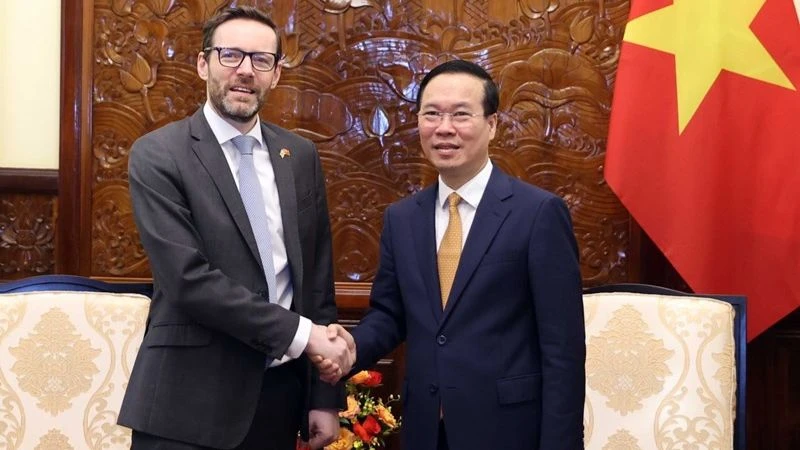 Chủ tịch nước Võ Văn Thưởng tiếp Đại sứ Vương quốc Liên hiệp Anh và Bắc Ireland tại Việt Nam Iain Frew. (Ảnh: Thống Nhất/TTXVN)