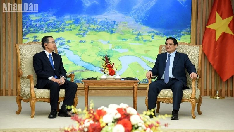 Thủ tướng Phạm Minh Chính tiếp ông Ishiguro Norihiko, Chủ tịch Tổ chức Xúc tiến thương mại Nhật Bản (JETRO). (Ảnh: Trần Hải)