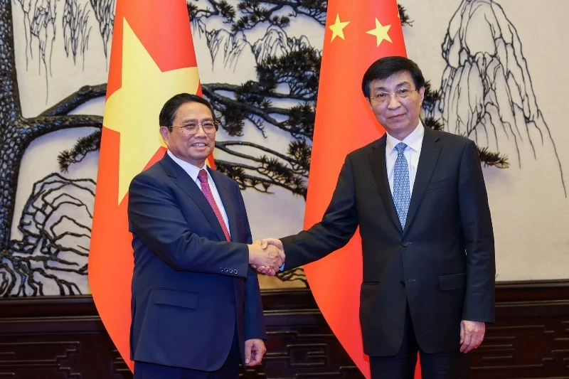 Thủ tướng Phạm Minh Chính và Chủ tịch Chính hiệp toàn quốc Trung Quốc Vương Hộ Ninh.