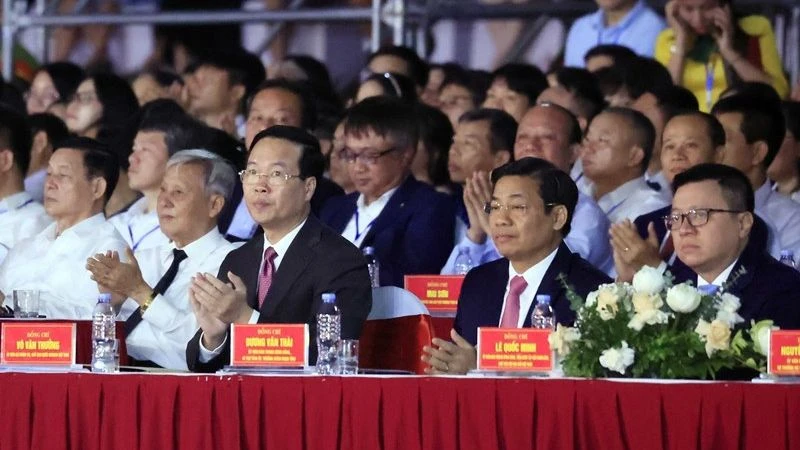 Chủ tịch nước Võ Văn Thưởng dự Lễ kỷ niệm 60 năm Ngày Bác Hồ về thăm và chỉ đạo Đại hội đại biểu Đảng bộ tỉnh Hà Bắc lần thứ Nhất (17/10/1963-17/10/2023). (Ảnh: Thống Nhất/TTXVN) 