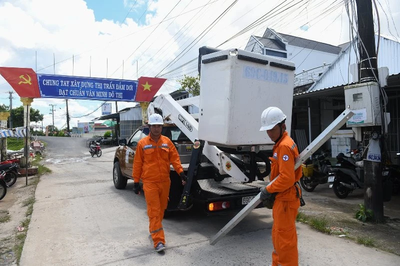 Ngành điện bù lỗ hàng trăm tỷ đồng mỗi năm để nỗ lực cung cấp điện cho vùng sâu, vùng xa, miền núi, hải đảo.