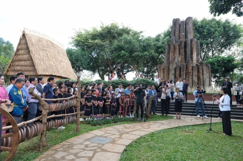 Quang cảnh lễ khai mạc. 