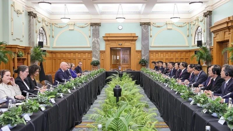 Thủ tướng Phạm Minh Chính hội đàm với Thủ tướng New Zealand Christopher Luxon. (Ảnh: Dương Giang/TTXVN)