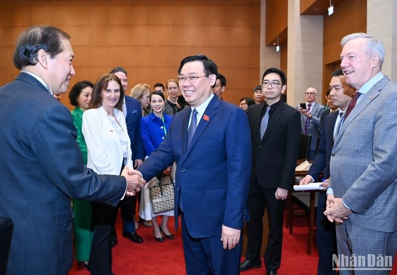 Chủ tịch Quốc hội Vương Đình Huệ với các doanh nghiệp Hội đồng Kinh doanh Hoa Kỳ-ASEAN tại cuộc làm việc. (Ảnh: DUY LINH)