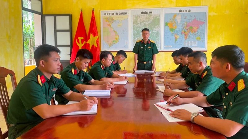 Đảng ủy Tiểu đoàn 8, Trung đoàn 18, Sư đoàn 325, Quân đoàn 12 (Bộ Quốc phòng), triển khai thực hiện mô hình “Tổ rà soát chất lượng chính trị chiến sĩ mới năm 2024”. Ảnh: Đức Truyền.