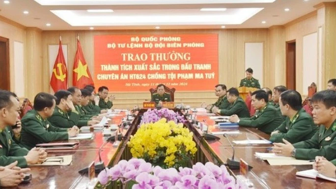 Lễ trao thưởng thành tích xuất sắc trong đấu tranh chuyên án HT624 chống tội phạm ma tuý