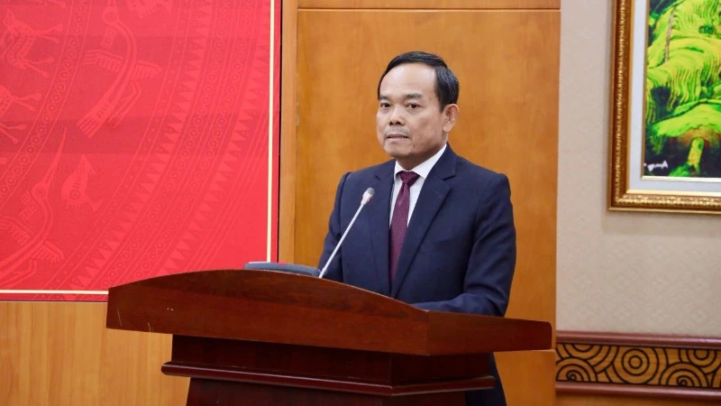 Đồng chí Trần Lưu Quang phát biểu chúc mừng và giao nhiệm vụ cho các tân Phó Trưởng Ban.