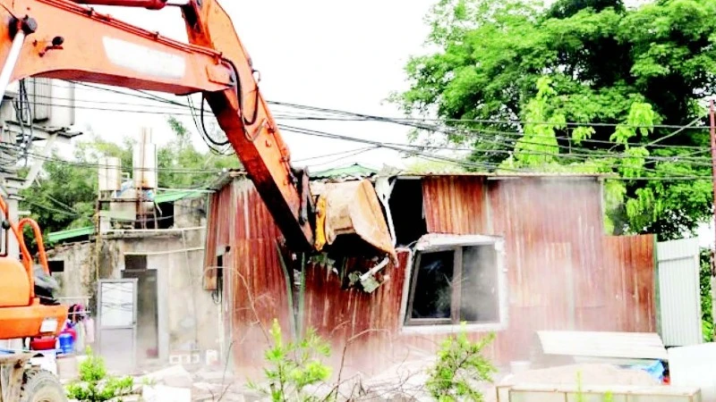 Cưỡng chế công trình vi phạm tại huyện Quốc Oai.