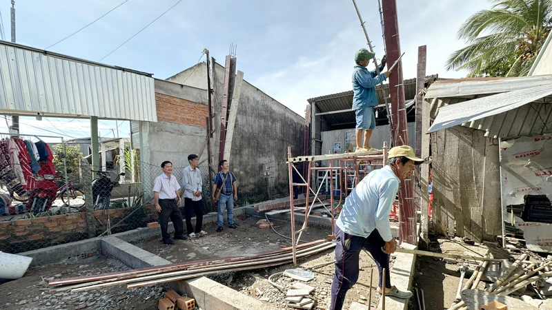 Thi công xây dựng nhà cho hộ nghèo ở huyện Thới Lai