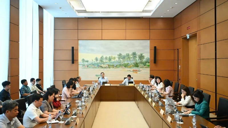 Quốc hội thảo luận tại tổ về dự án Luật Khoa học, Công nghệ và Đổi mới sáng tạo. Ảnh: DUY LINH
