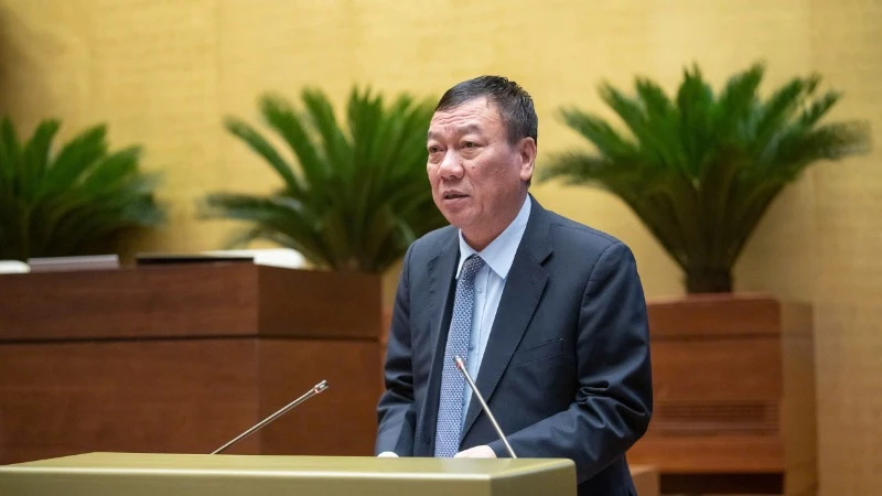 Tổng Thanh tra Chính phủ Đoàn Hồng Phong trình bày Tờ trình dự thảo Luật Thanh tra (sửa đổi). (Ảnh: DUY LINH)