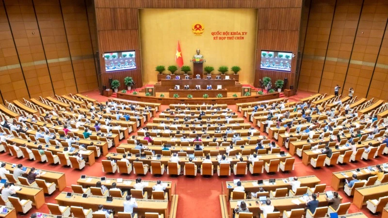 Quốc hội thảo luận tại hội trường về dự thảo Nghị quyết của Quốc hội sửa đổi, bổ sung một số điều của Hiến pháp năm 2013. (Ảnh: BÙI GIANG)