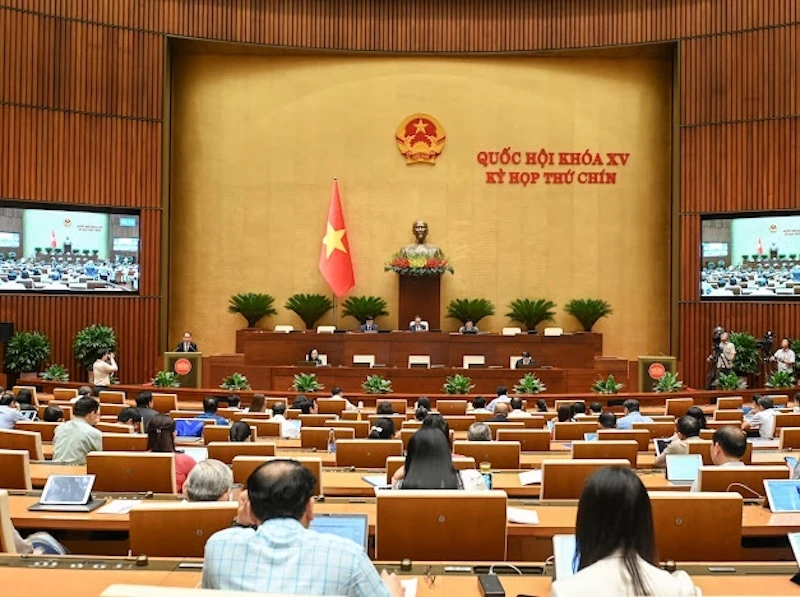 Quốc hội làm việc tại hội trường nghe Tờ trình, Báo cáo thẩm tra về Luật sửa đổi, bổ sung một số điều của Bộ luật Tố tụng hình sự. (Ảnh: BÙI GIANG)