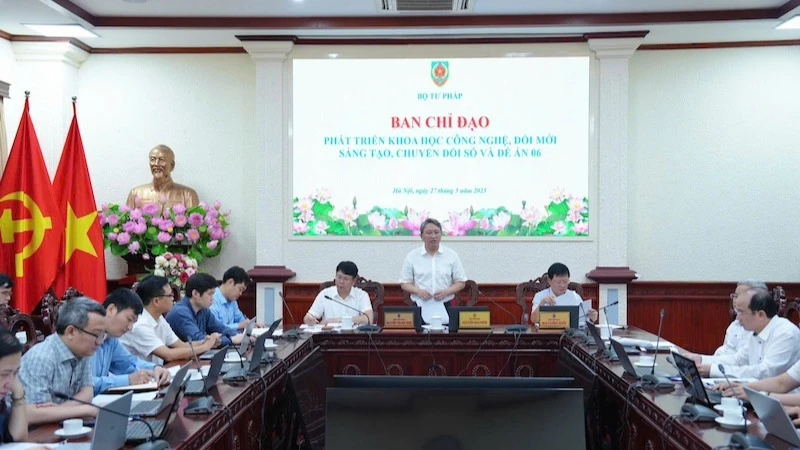 Bộ trưởng Tư pháp Nguyễn Hải Ninh đã chủ trì Phiên họp thứ nhất Ban Chỉ đạo về phát triển khoa học, công nghệ, đổi mới sáng tạo, chuyển đổi số và Đề án 06. (Ảnh: PHƯƠNG MAI)