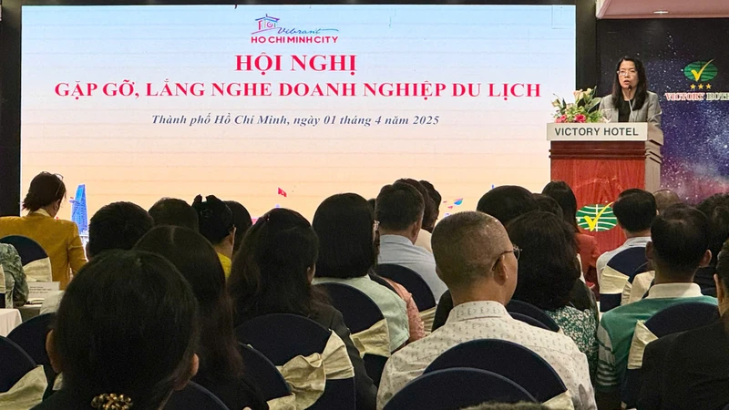 Lãnh đạo Sở Du lịch thành phố Hồ Chí Minh gặp gỡ doanh nghiệp để tháo gỡ khó khăn.